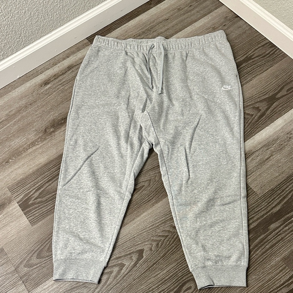 Nike Light Gray Joggers side pockets - Picture 2 of 7
